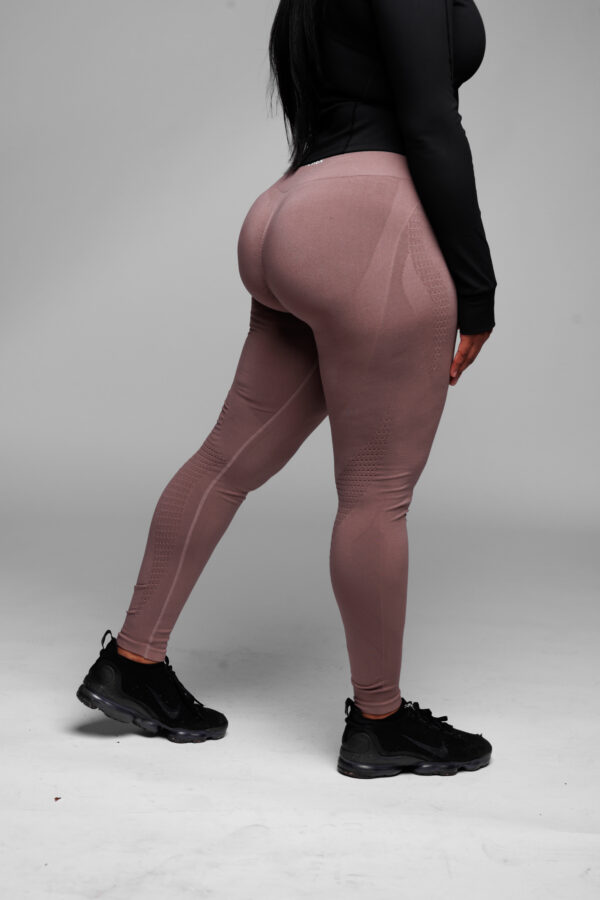 Contour Seamless Legging - Image 4